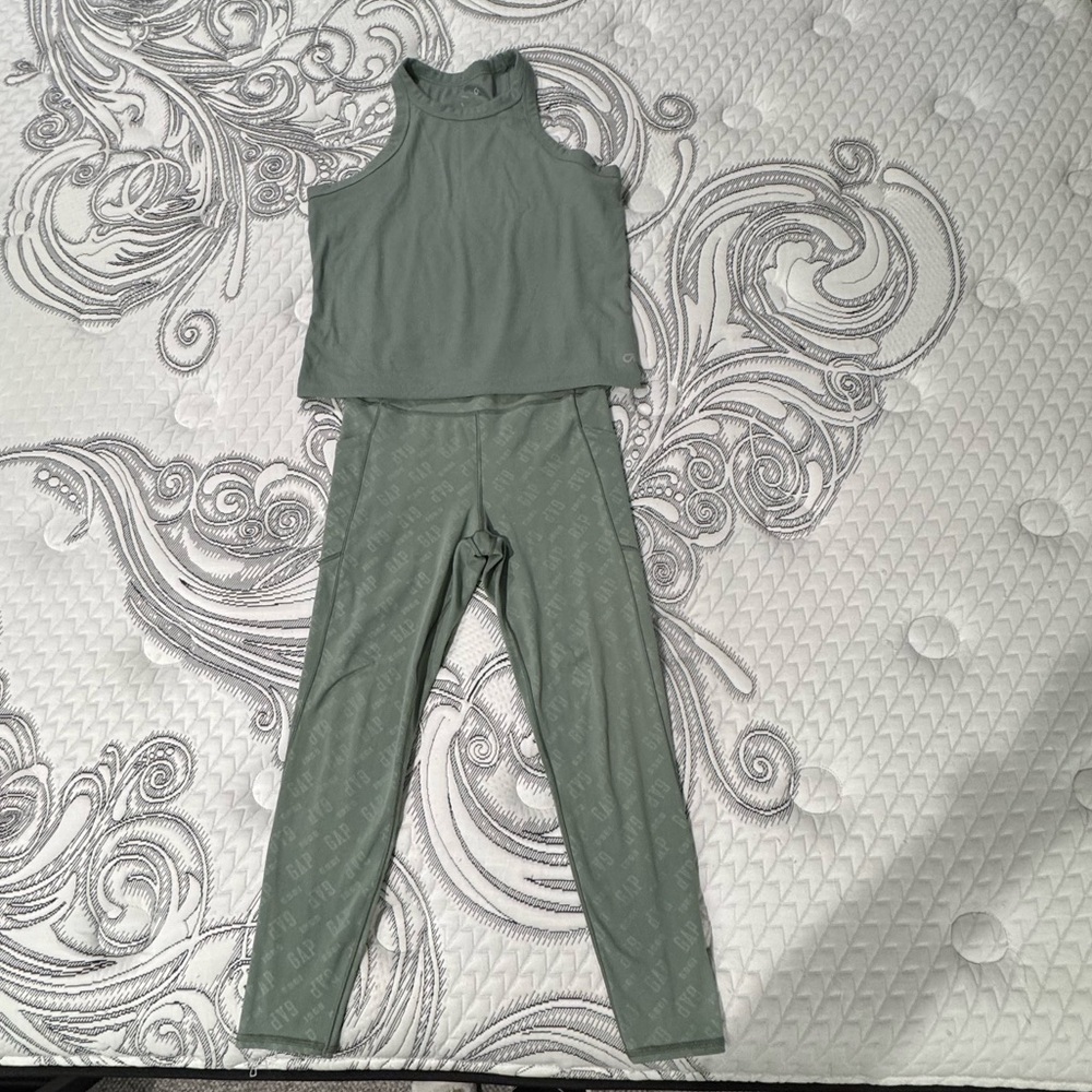 GAPfit Women's sage Green Tank Top and Leggings Workout set